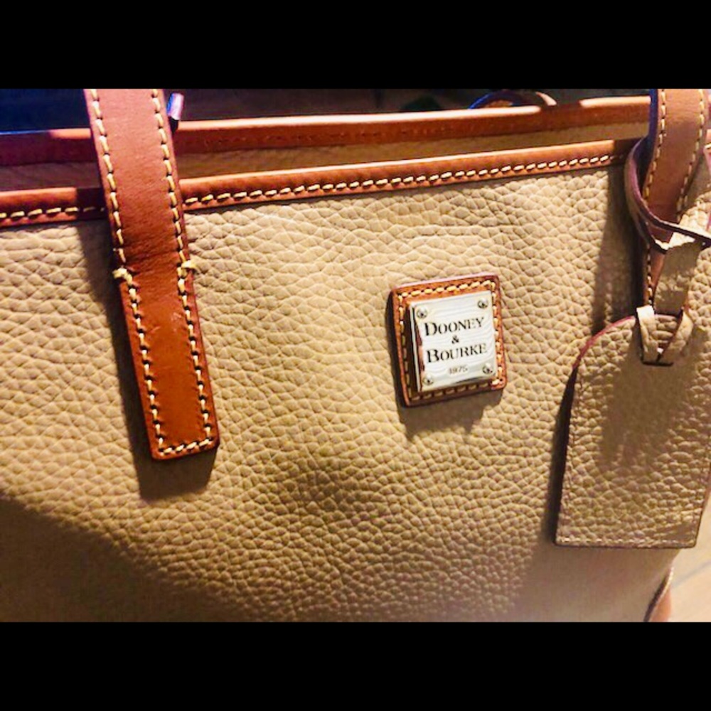 800. NWT Dooney & Bourke Pebble Grain Charleston Tote - Picture 3 of 6